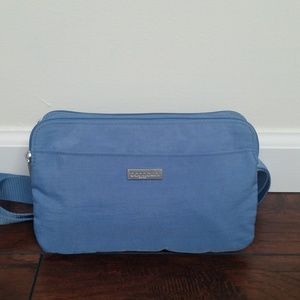 Baggallini Blue Crossbody Shoulder Bag.
